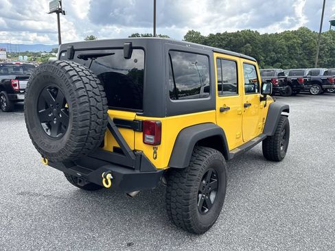 Used 2015 Jeep Wrangler Unlimited Rubicon w/ Connectivity Group AWD/4WD image 7