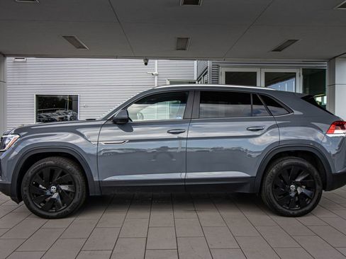Used 2024 Volkswagen Atlas Cross Sport SE w/ Panoramic Sunroof Package image 11