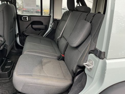 Used 2024 Jeep Wrangler Unlimited image 16