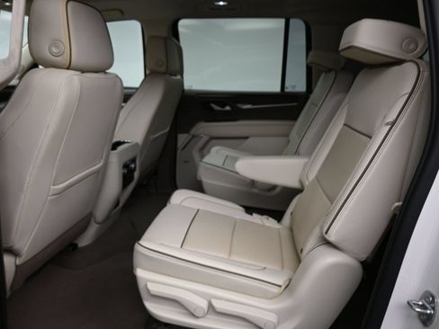 Used 2022 GMC Yukon XL Denali AWD/4WD image 17