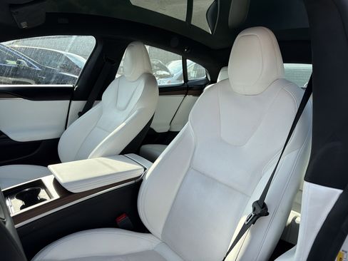 Used 2022 Tesla Model S image 5