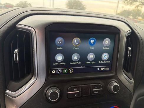 Certified 2022 Chevrolet Silverado 2500 LT w/ Convenience Package image 8