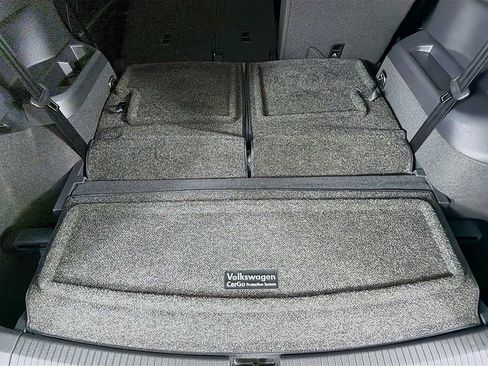 Used 2023 Volkswagen Tiguan SE R-Line FWD image 18