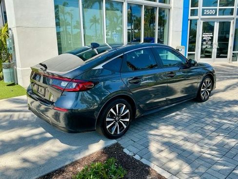 Used 2024 Honda Civic EX-L image 6