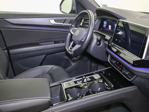 Used 2024 Volkswagen Atlas Cross Sport SEL R-Line image 23