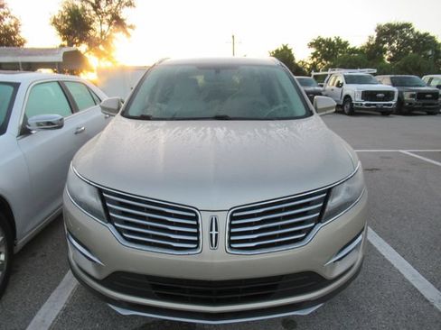 Used 2017 Lincoln MKC Premiere AWD/4WD image 2