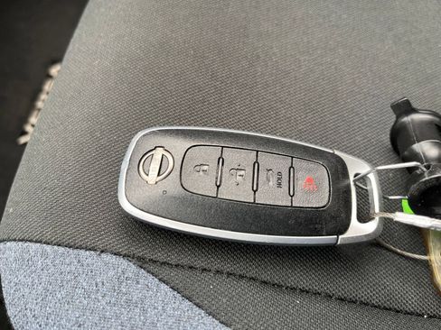 Used 2025 Nissan Versa SV image 21