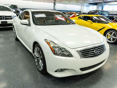 Used 2011 INFINITI G37 Journey w/ Premium Pkg image 3