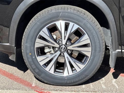 Used 2023 Nissan Rogue SV image 31