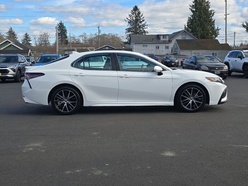 Certified 2022 Toyota Camry SE image 7