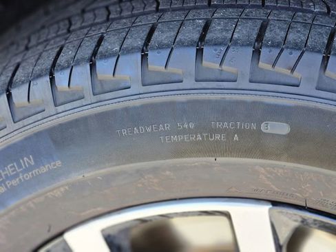 Used 2024 Jeep Grand Cherokee L Limited w/ Luxury Tech Group II image 11