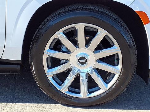 Used 2022 Cadillac Escalade Premium Luxury Platinum w/ Heavy-Duty Trailer Package image 9