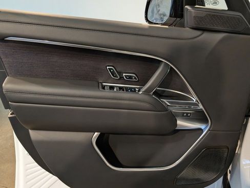 New 2025 Land Rover Range Rover Autobiography image 8