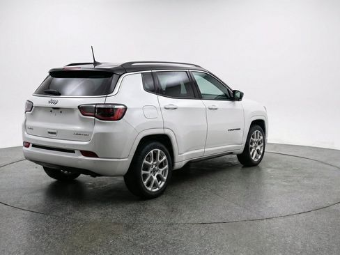 Used 2025 Jeep Compass Limited AWD/4WD image 9