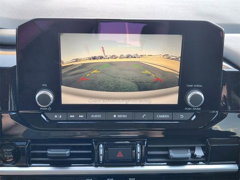 Used 2025 Nissan Pathfinder SV image 12