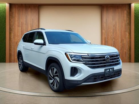 Used 2025 Volkswagen Atlas SE FWD image 1