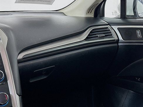 Used 2017 Ford Fusion SE w/ Equipment Group 601A image 24