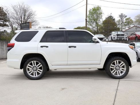 Used 2011 Toyota 4Runner SR5 w/ Convenience Pkg image 8