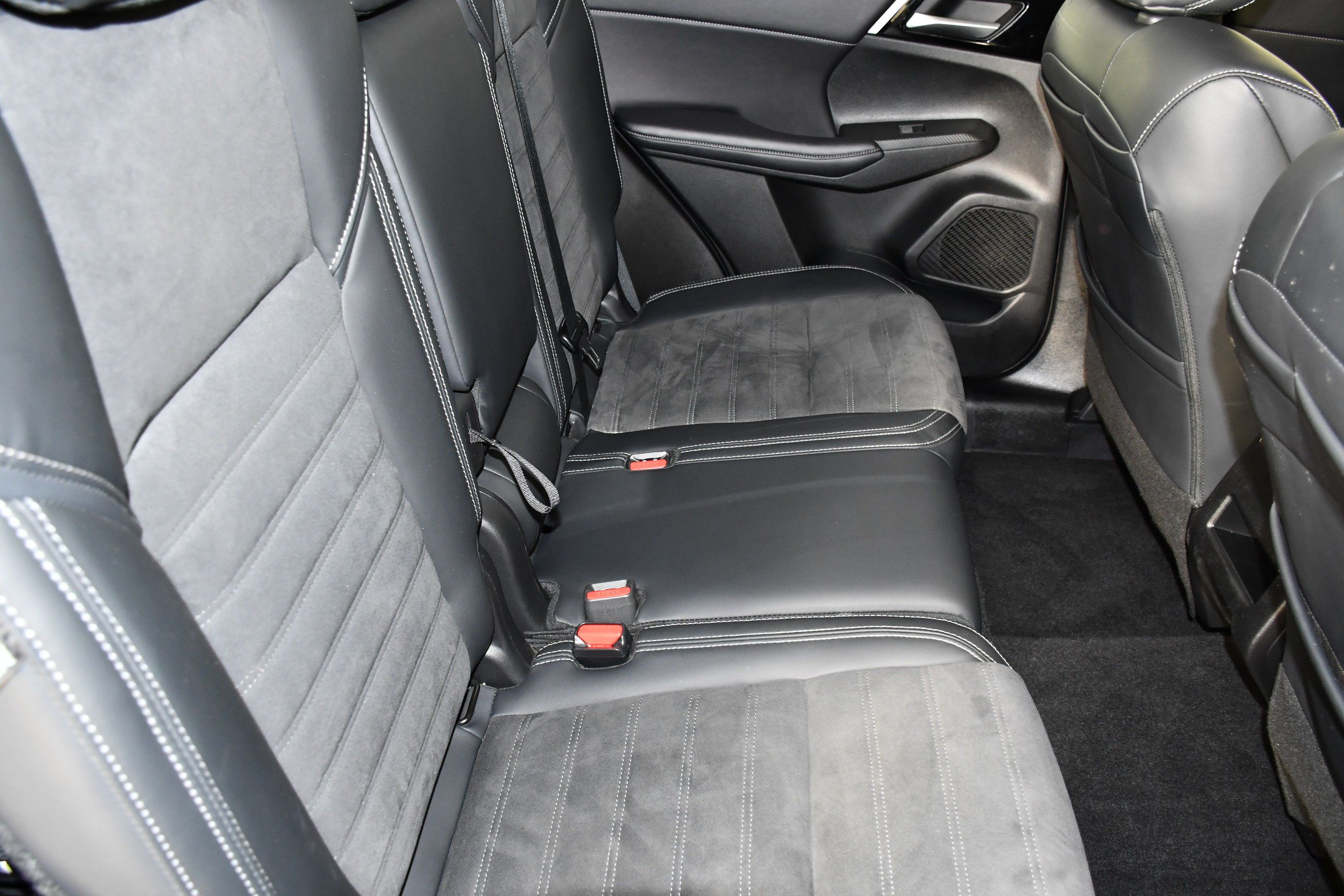 Used 2024 Mitsubishi Outlander SE AWD/4WD image 44