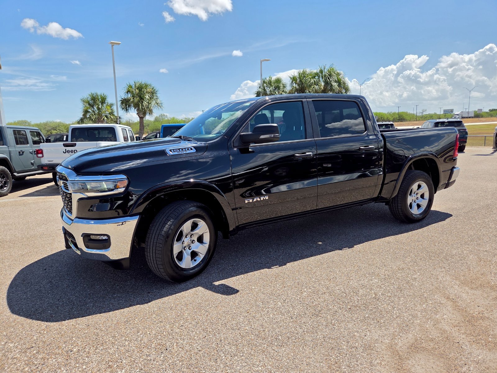 Used 2025 RAM 1500 Big Horn AWD/4WD image 3