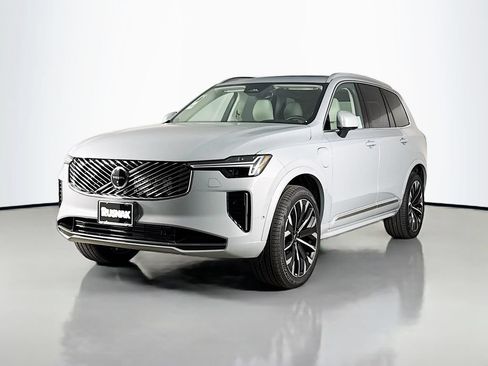 Certified 2026 Volvo XC90 T8 Ultra w/ Protection Package Premier AWD/4WD image 3