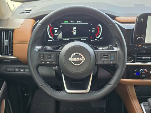 Used 2025 Nissan Pathfinder Platinum AWD/4WD image 6