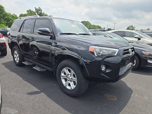 Used 2024 Toyota 4Runner SR5 Premium w/ Moonroof Package AWD/4WD image 2