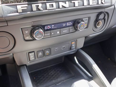 Certified 2025 Nissan Frontier SV w/ SV Convenience Package RWD image 14