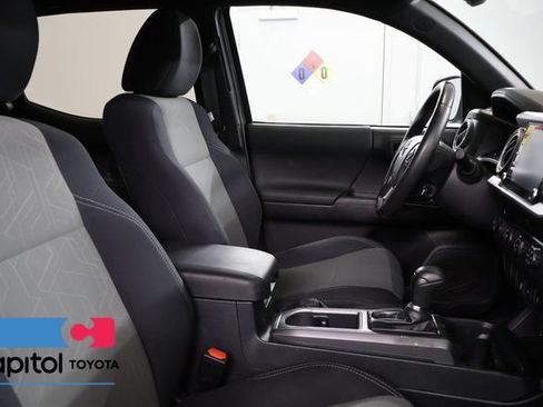 Certified 2020 Toyota Tacoma TRD Off-Road AWD/4WD image 27