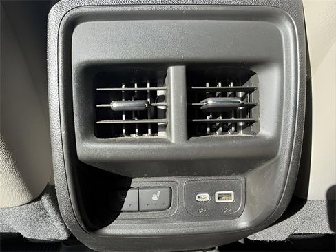 Used 2019 Cadillac XT4 Luxury w/ Cold Weather Package image 18