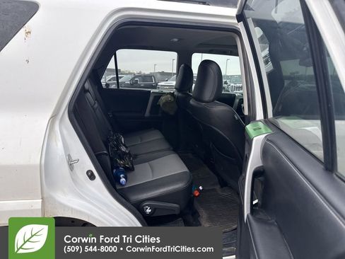 Used 2017 Toyota 4Runner SR5 Premium image 10