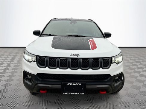 Used 2024 Jeep Compass Trailhawk image 2