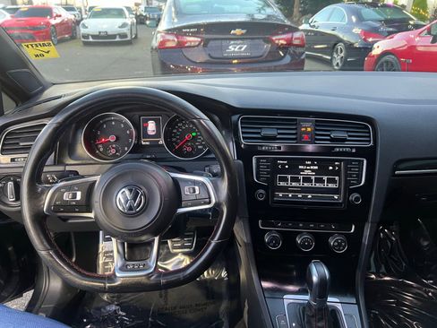 Used 2016 Volkswagen GTI SE image 19