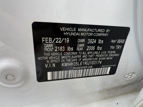 Used 2019 Hyundai Elantra GT FWD image 31