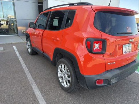 Used 2018 Jeep Renegade Latitude w/ Popular Equipment Group AWD/4WD image 3