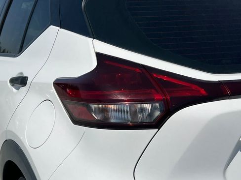 Used 2021 Nissan Kicks S FWD image 13