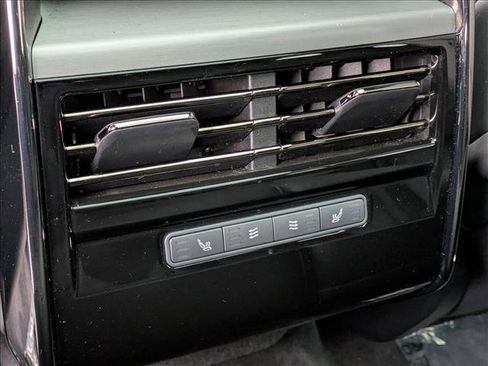 Used 2025 Land Rover Range Rover Sport SE image 18