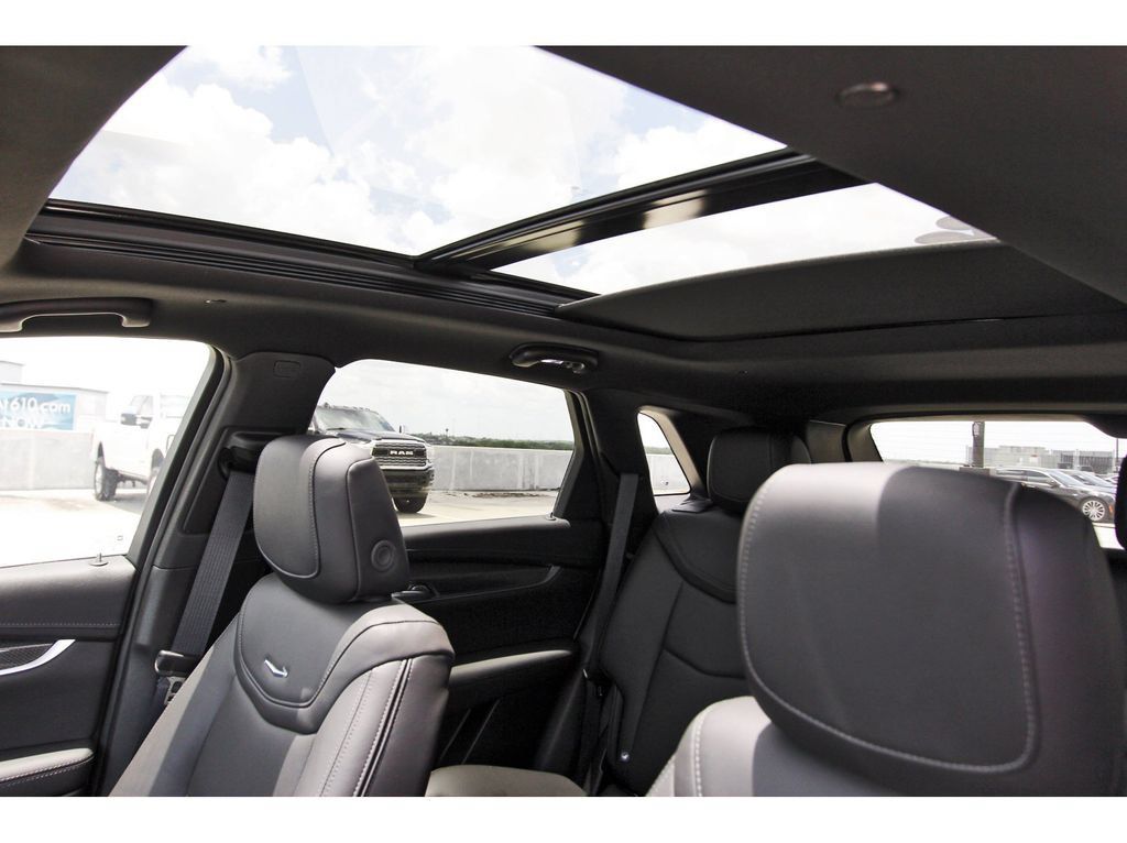 New 2026 Cadillac XT5 Sportv w/ LPO, Onyx Lite Package AWD/4WD image 23