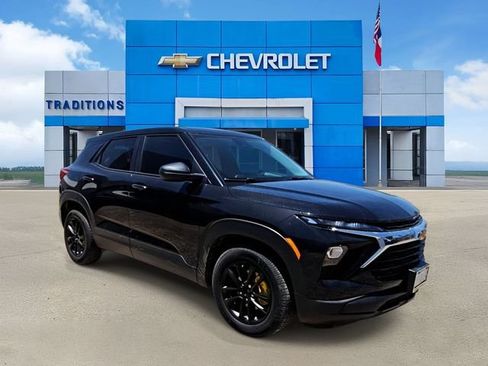 Certified 2025 Chevrolet TrailBlazer LS w/ LS Convenience Package FWD image 2
