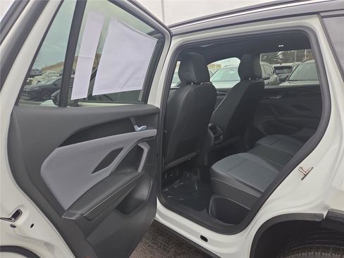 New 2026 Volkswagen Tiguan SE R-Line image 23