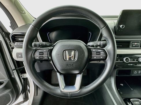Certified 2023 Honda Pilot Touring image 11
