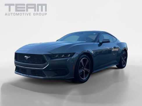 Used 2025 Ford Mustang Coupe RWD image 3