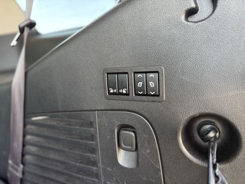 Used 2017 Cadillac Escalade Luxury image 25