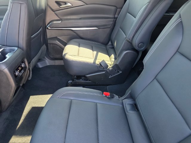 Used 2026 Chevrolet Traverse LT FWD image 9