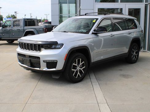 Used 2023 Jeep Grand Cherokee L Limited w/ Trailer Tow Group (B) AWD/4WD image 3