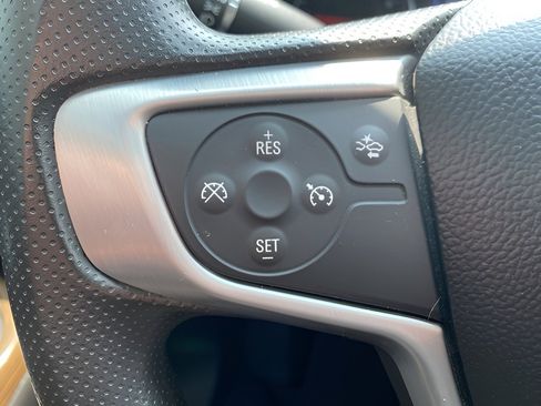 Used 2023 GMC Acadia SLE w/ Driver Convenience Package image 17