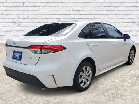 Used 2023 Toyota Corolla LE image 3