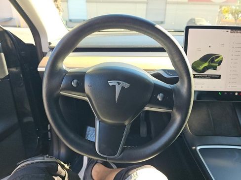 Used 2022 Tesla Model Y Long Range image 10