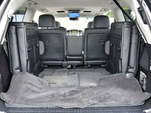 Used 2011 Lexus LX 570 4WD image 43
