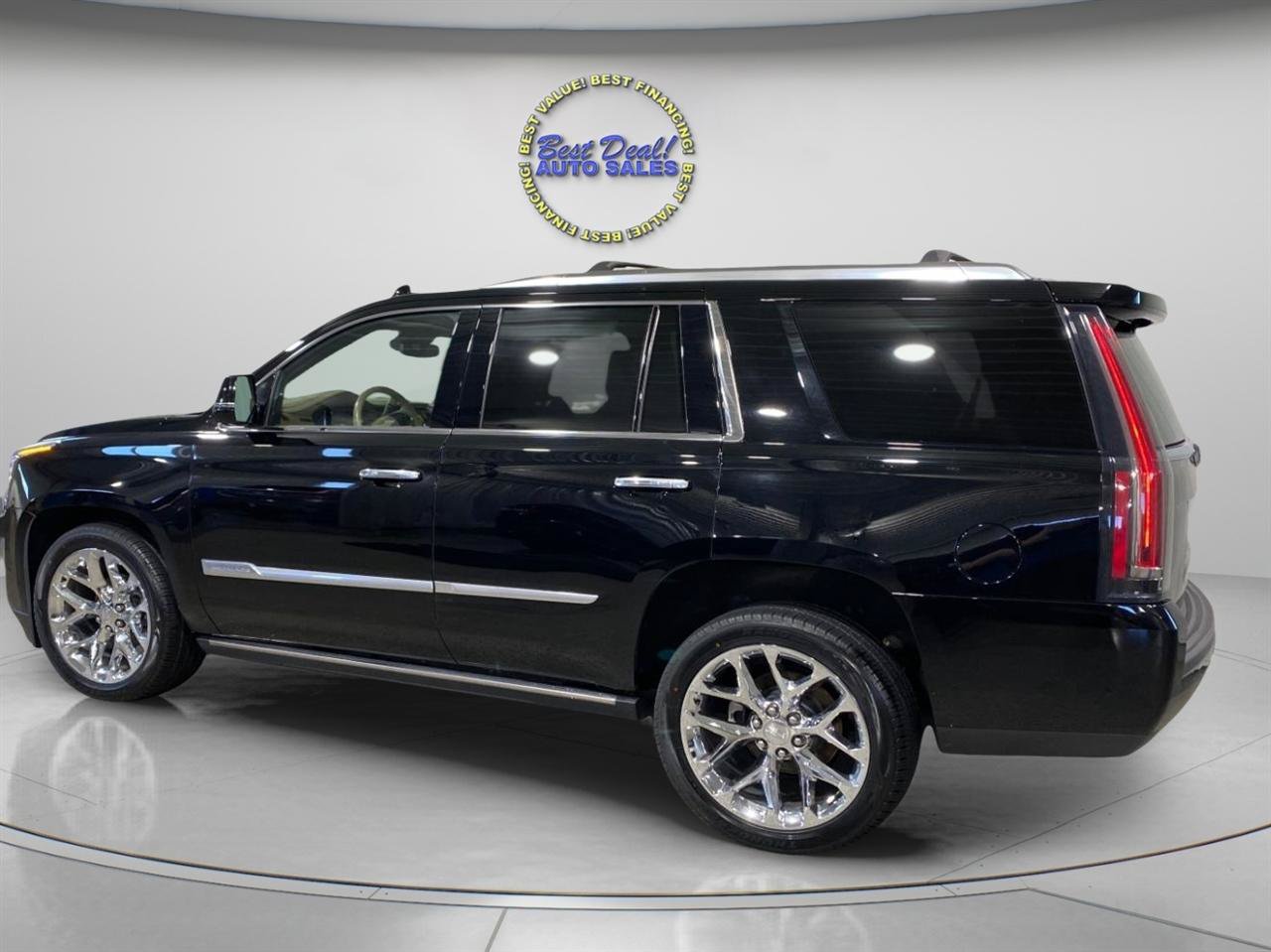Used 2018 Cadillac Escalade Platinum AWD/4WD image 3